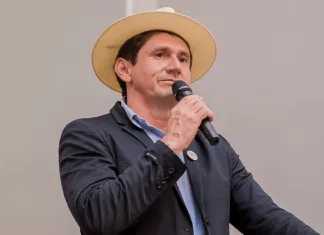 Gestão de Edimar Vaqueiro é contemplada com novo ônibus escolar e retomada de obras de duas creches pelo Novo PAC da Educação