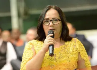 TCE multa prefeita e pregoeiro de Chapadinha por irregularidades em licitação de material de limpeza