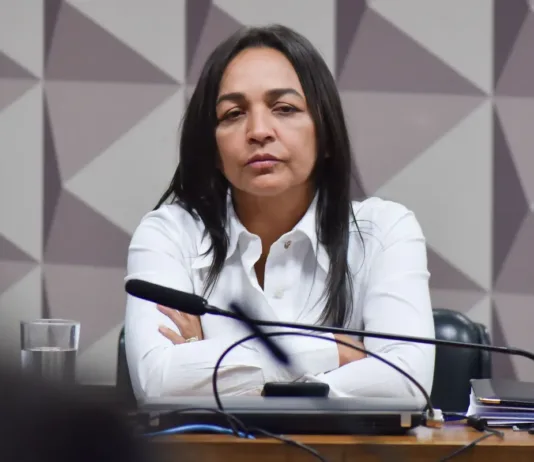 Eliziane Gama ajudou a enterrar CPMI do INSS e votou contra o relatório que apontava responsáveis por desviar dinheiro dos aposentados