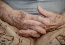 Sob pena de multa, Justiça obriga Município de Santa Rita a resgatar idosa em situação de extrema pobreza Imagem ilustrativa